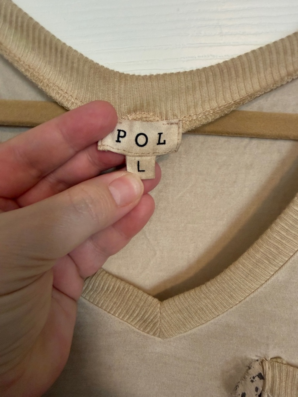 POL NWOT Taupe V‑Neck Short Sleeve Tee with Pocket - Picture 2 of 5